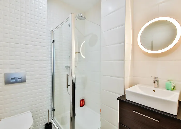 호텔 블루 나이트 아파트먼트 108 *