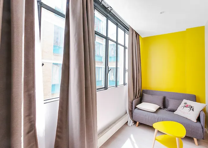 블루 나이트 아파트먼트 108 호텔