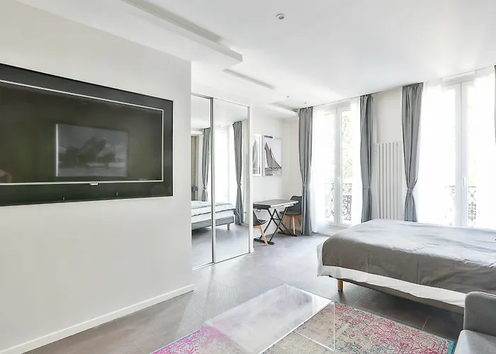 호텔 블루 나이트 아파트먼트 108 *