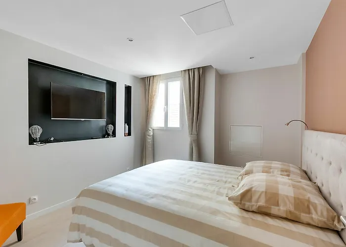 블루 나이트 아파트먼트 108 *