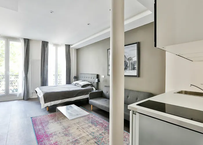 블루 나이트 아파트먼트 108 *