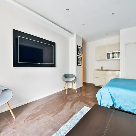 Blue Nights 108 * باريس