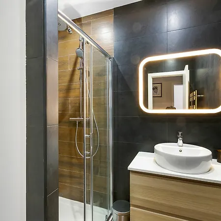 Blue Nights 108 * باريس